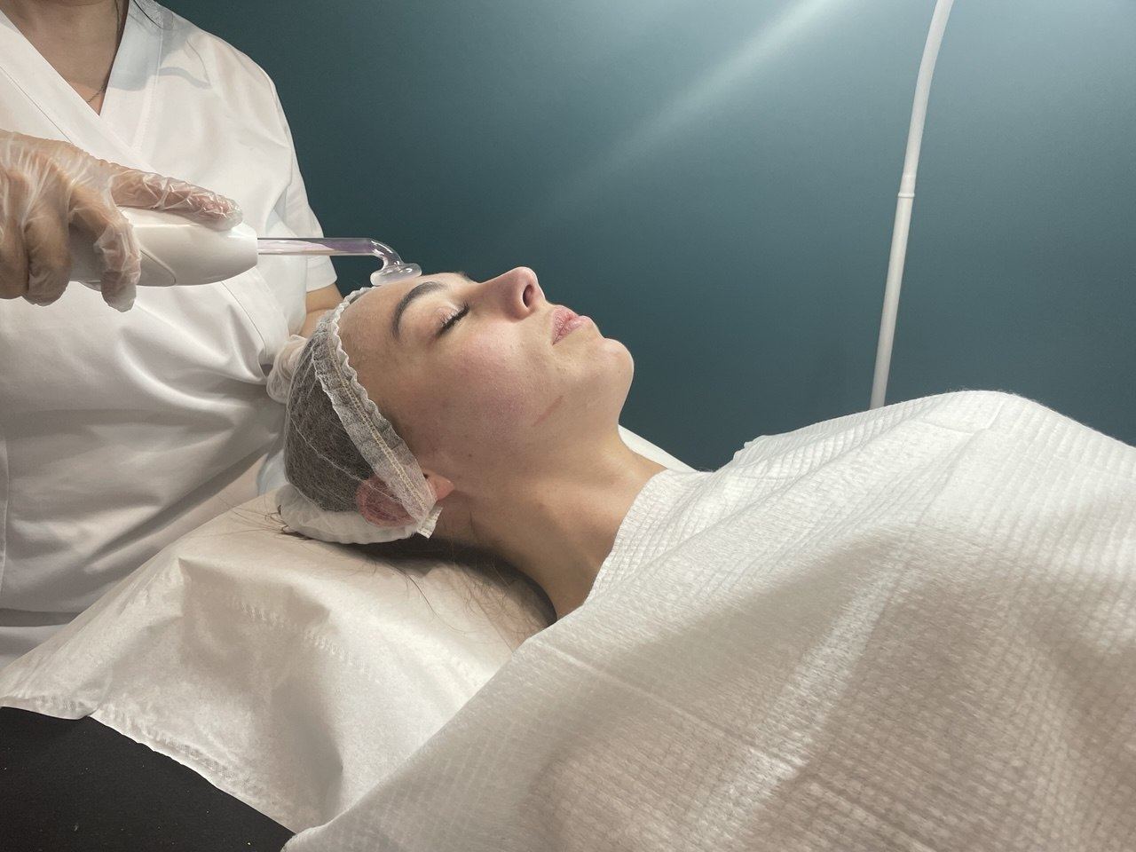 Facial treatment in session at Lume' by Olga