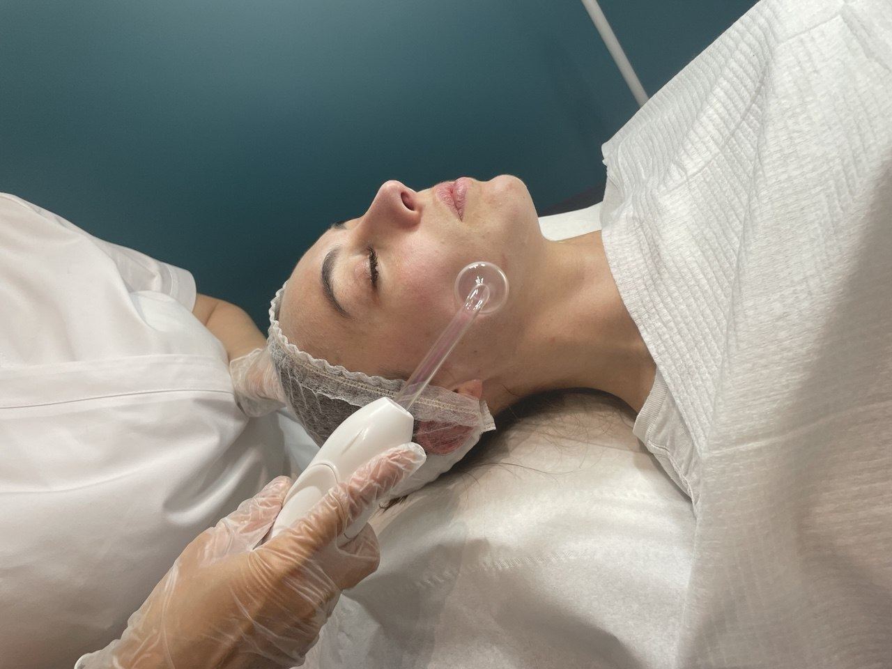Facial treatment in session at Lume' by Olga