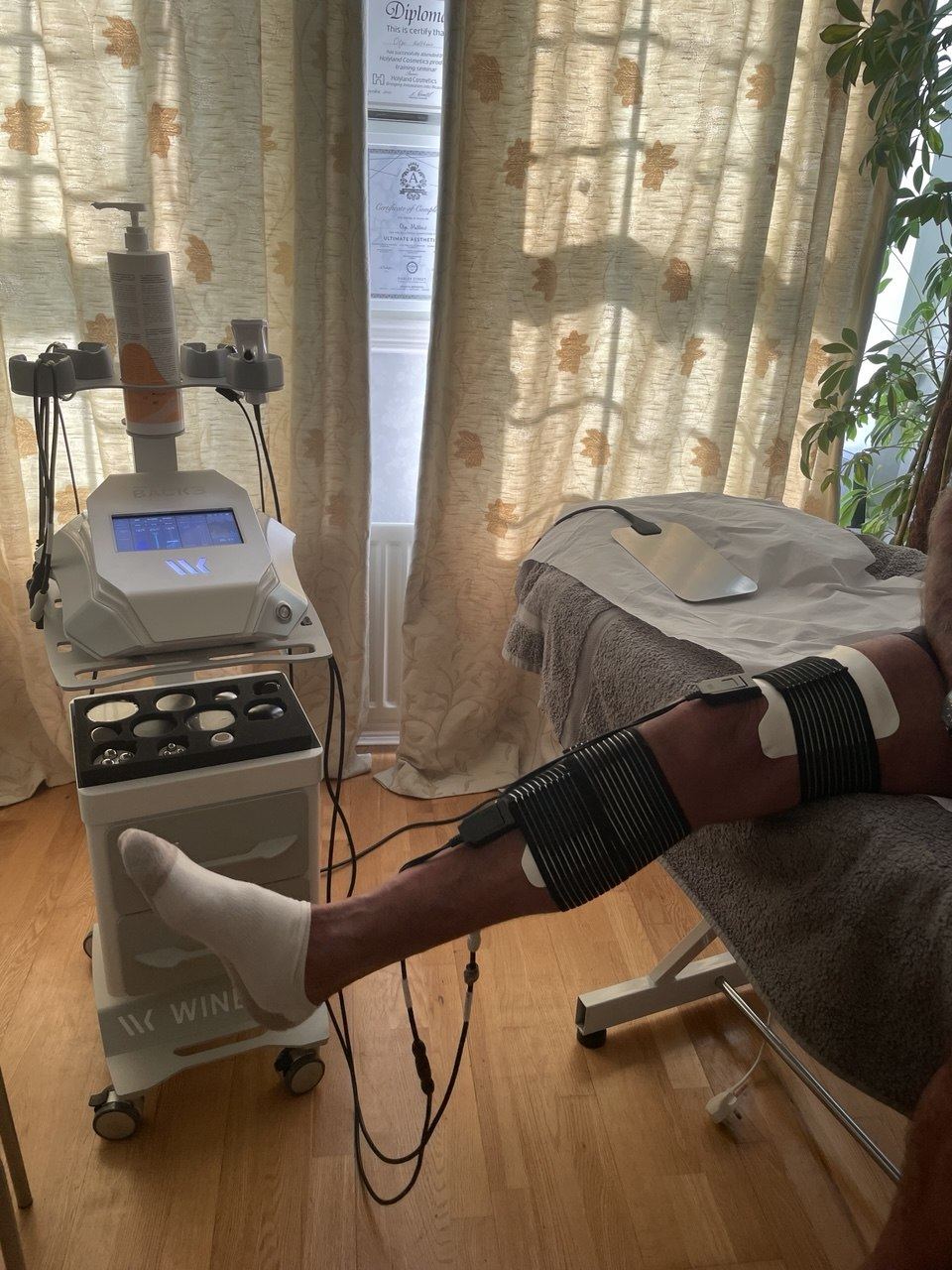 Winback tecar therapy treatment on the knee